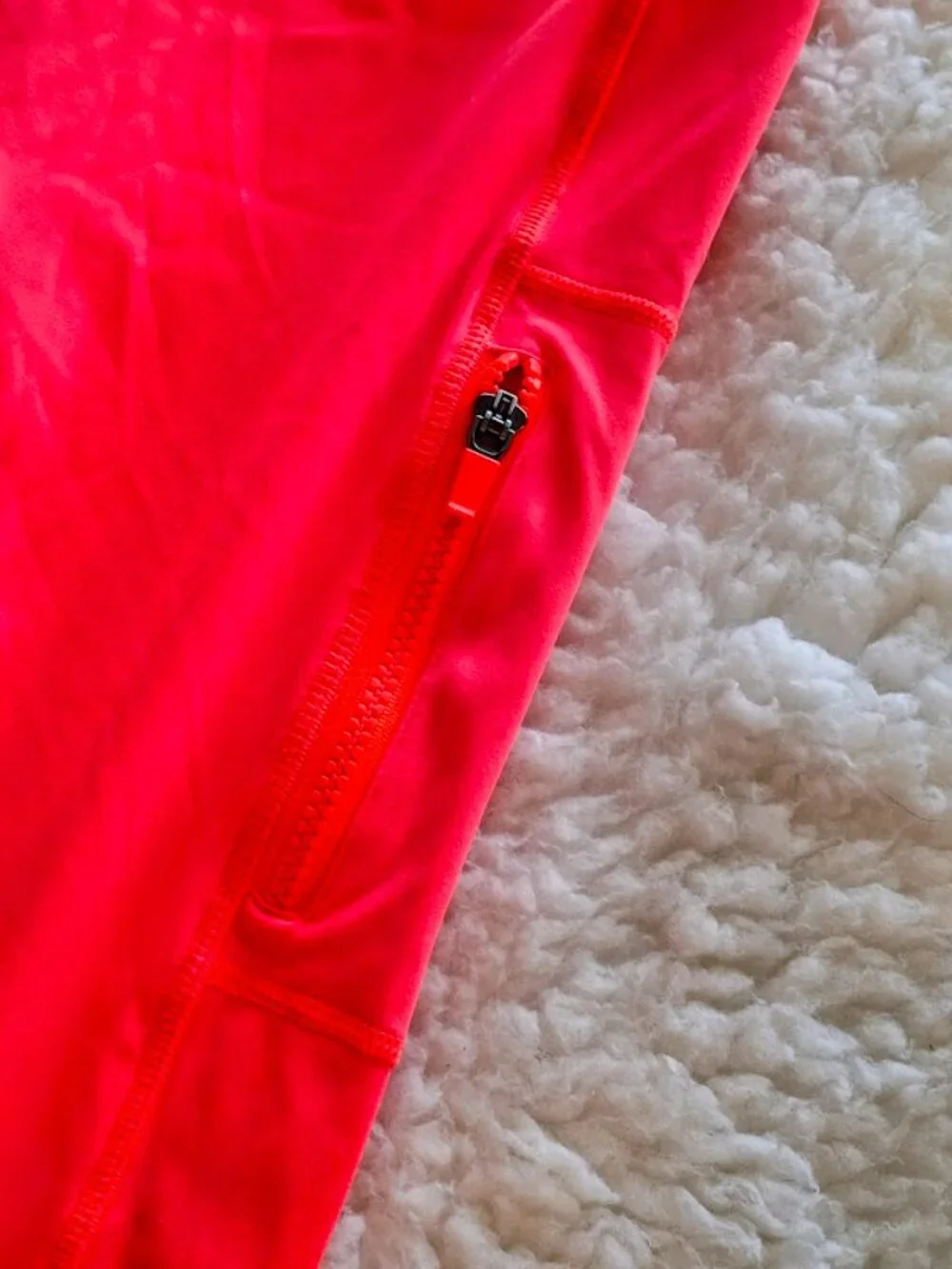 Fabletics Motion365 Bright Orange Leggings with Side Pockets – Size Small